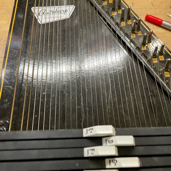OSCAR SCHMIDT INTERNATIONAL ACOUSTIC AUTOHARP - Picture 8 of 13